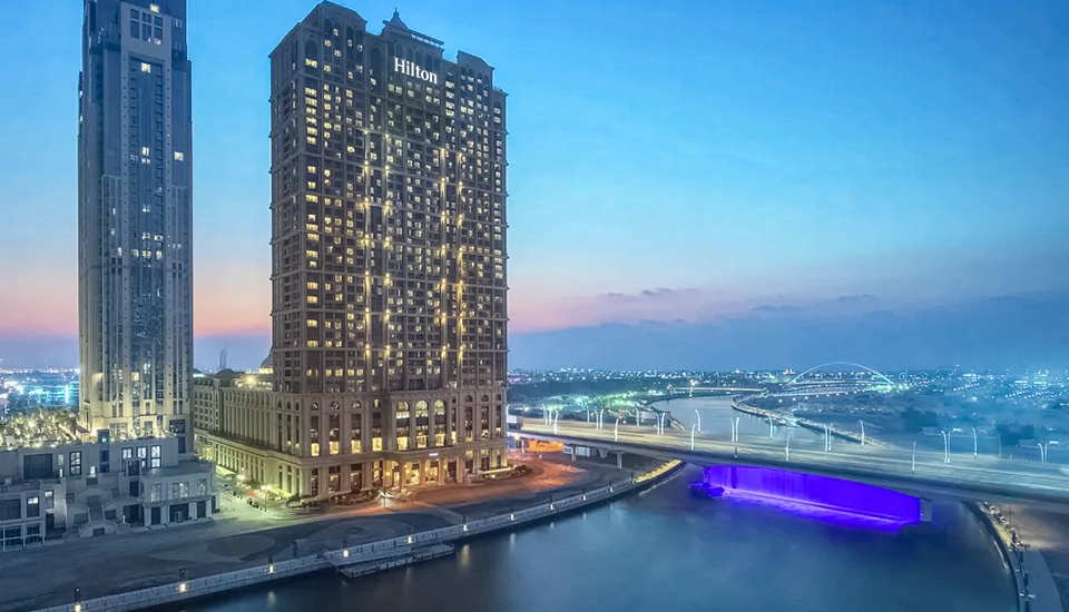 وی هتل دبی کیوریو کالکشن با هیلتون